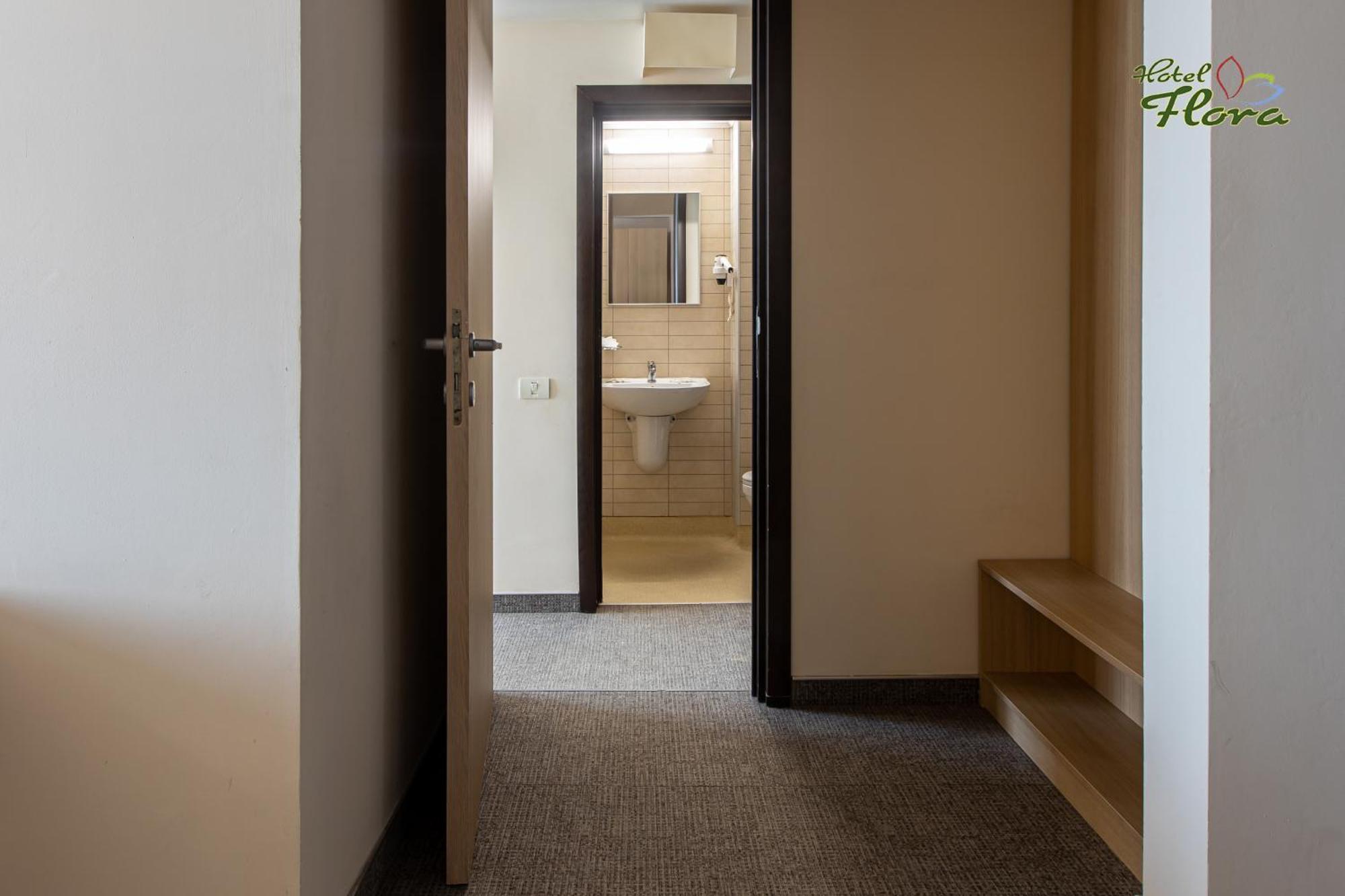 Hotel Flora 3*